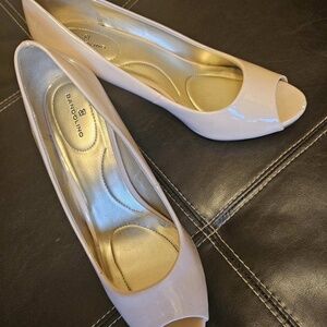 Bandolino pero toe pumps